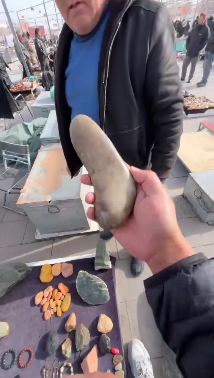 未镶嵌和田玉（糖玉）挂件和田玉