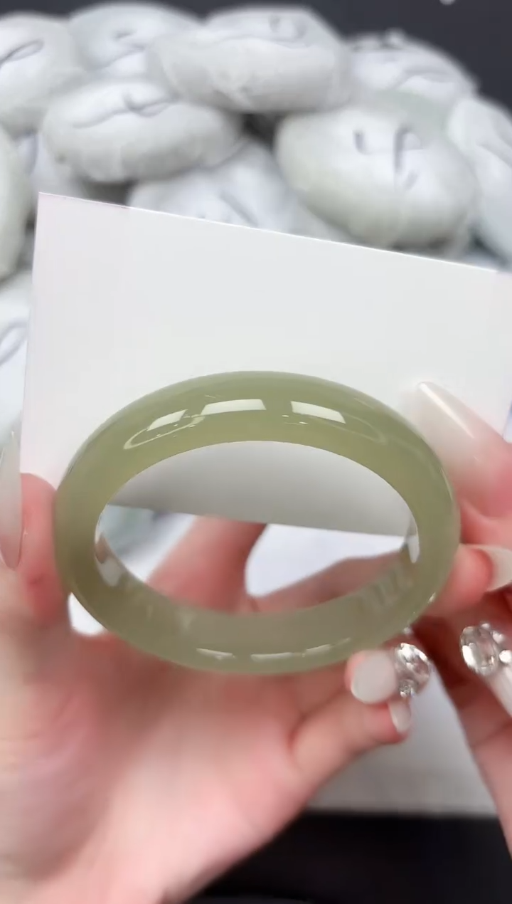 未镶嵌手镯石英质玉25-57.2