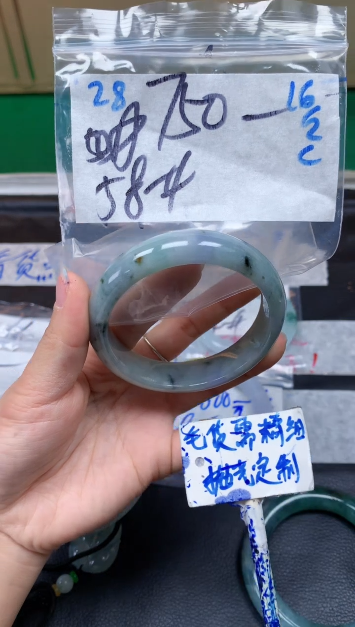 【闪购商品】定制翡翠未镶嵌28毛货需精细抛光手镯多样性拍一发一