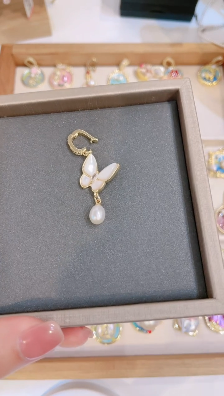 【闪购商品】淡水珍珠颈饰合金吊坠