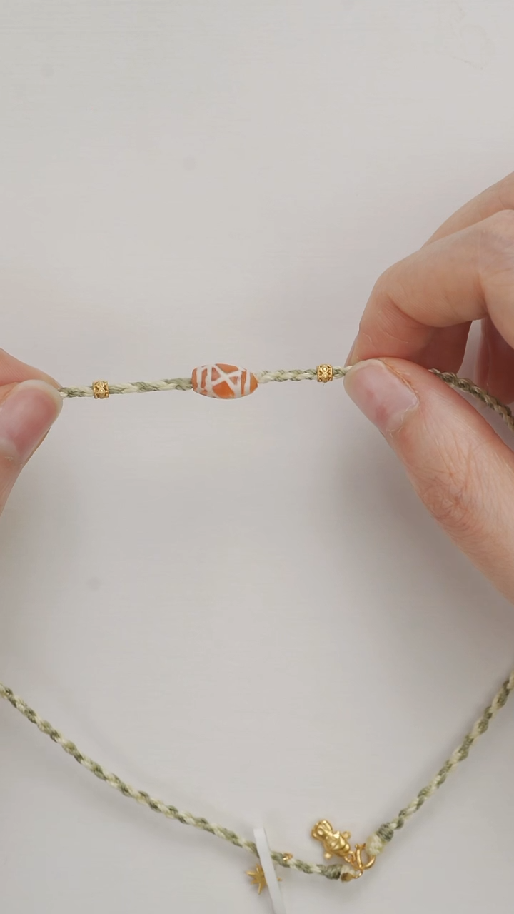 亚克力S**s好看的红手链