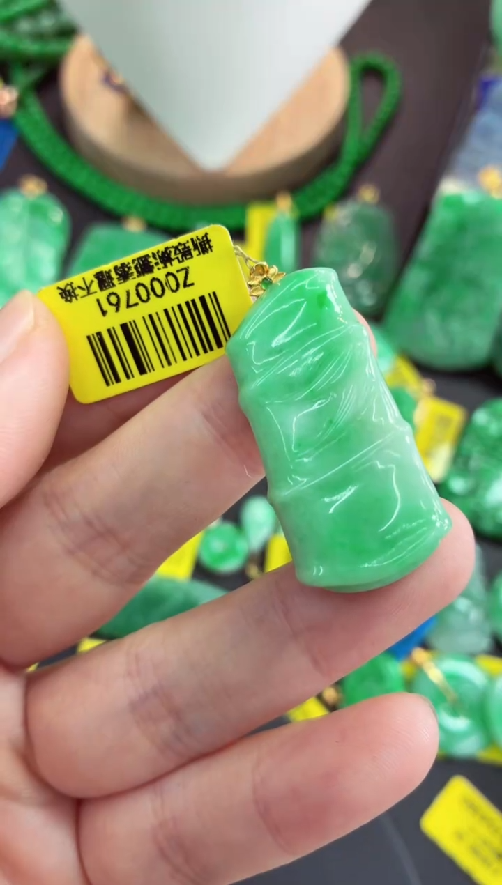 吊坠(不含链)18K金镶嵌翡翠挂件