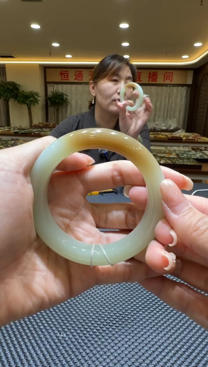 颈饰未镶嵌和田玉手镯57