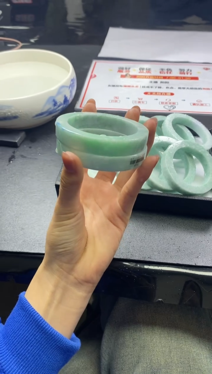【闪购商品】定制翡翠手镯未镶嵌手镯（多样性发一件）