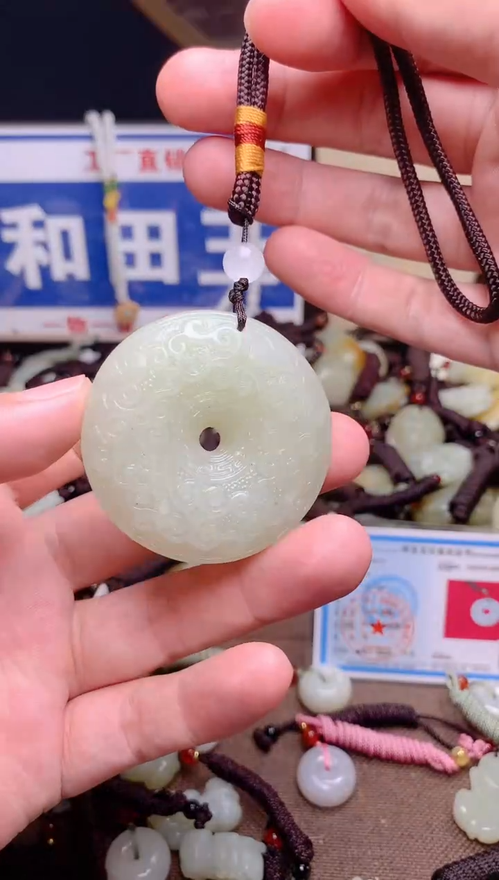 和田玉未镶嵌颈饰1