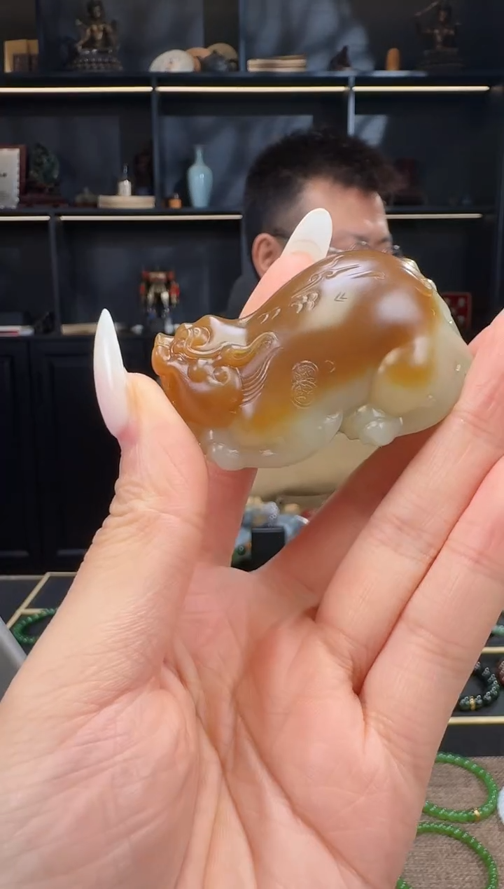 颈饰未镶嵌和田玉走**停糖白貔貅