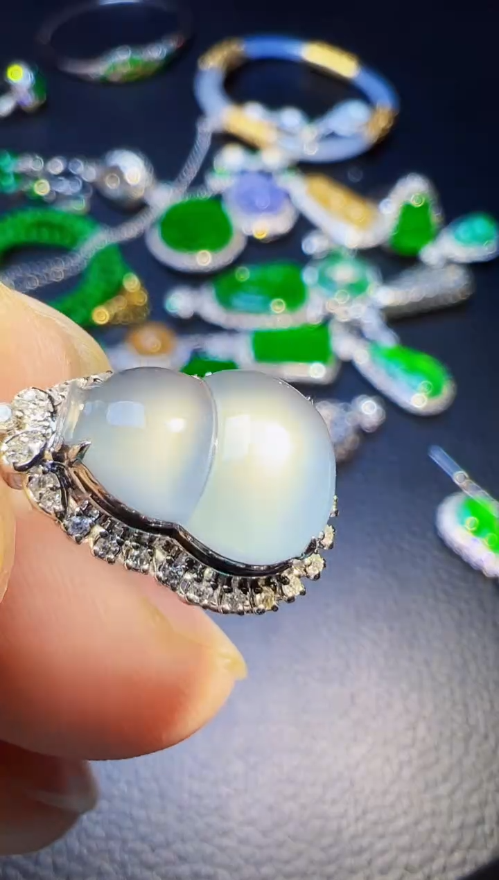 颈饰18K金镶嵌翡翠用*翡翠