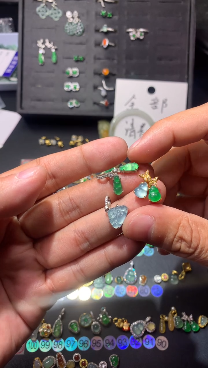 吊坠(不含链)未镶嵌翡翠猫***?1