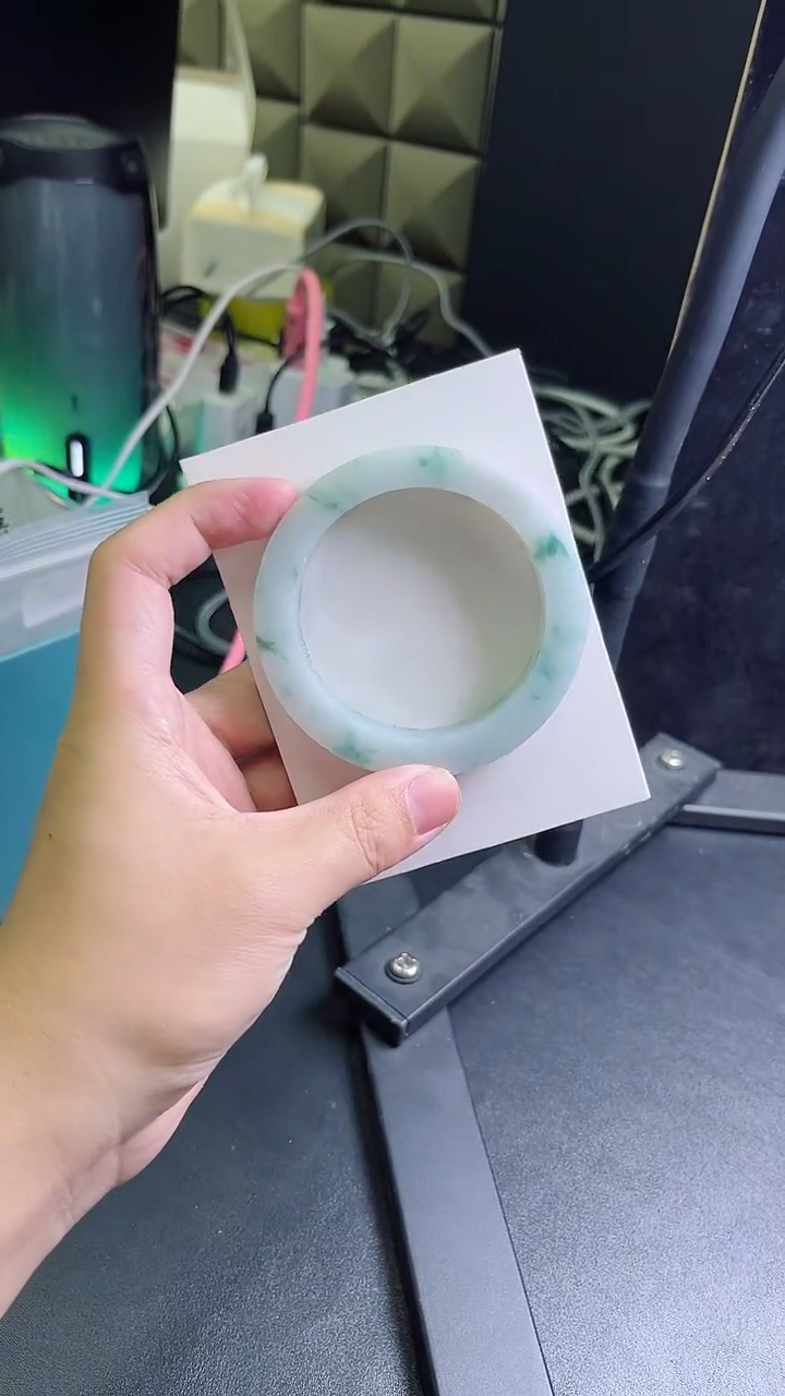 未镶嵌手镯定制翡翠御****?定制