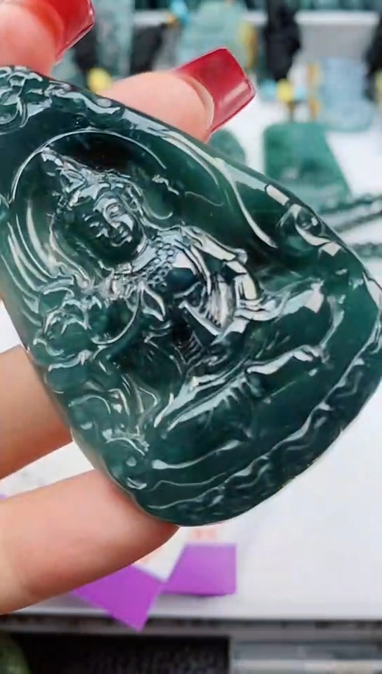 【闪购商品】翡翠颈饰未镶嵌            