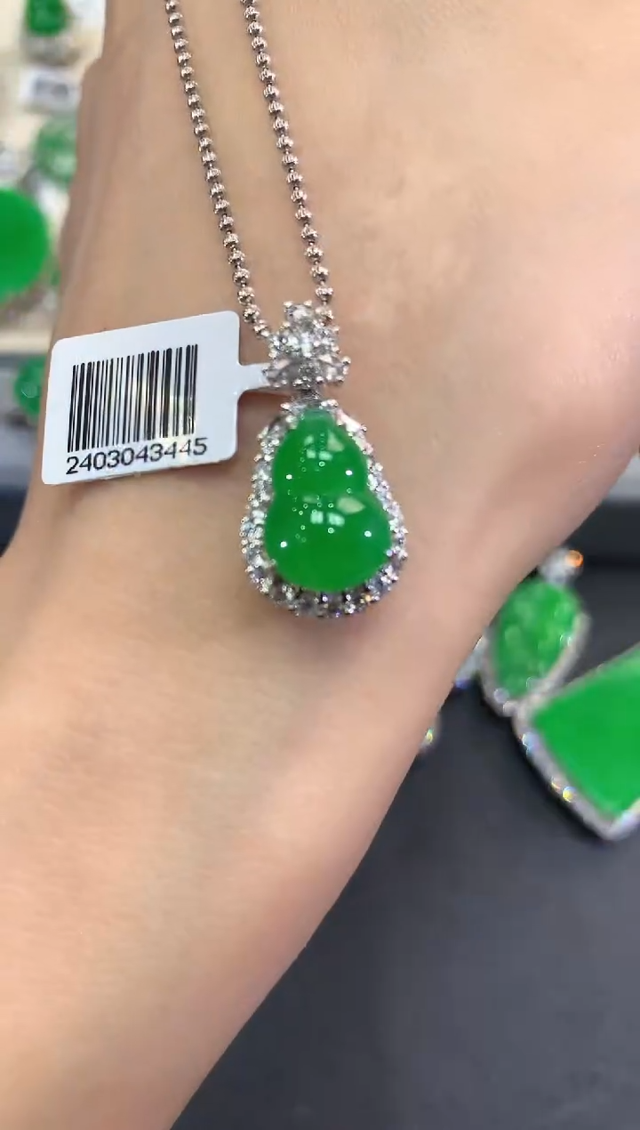 【闪购商品】翡翠吊坠(不含链)18K金镶嵌w36         