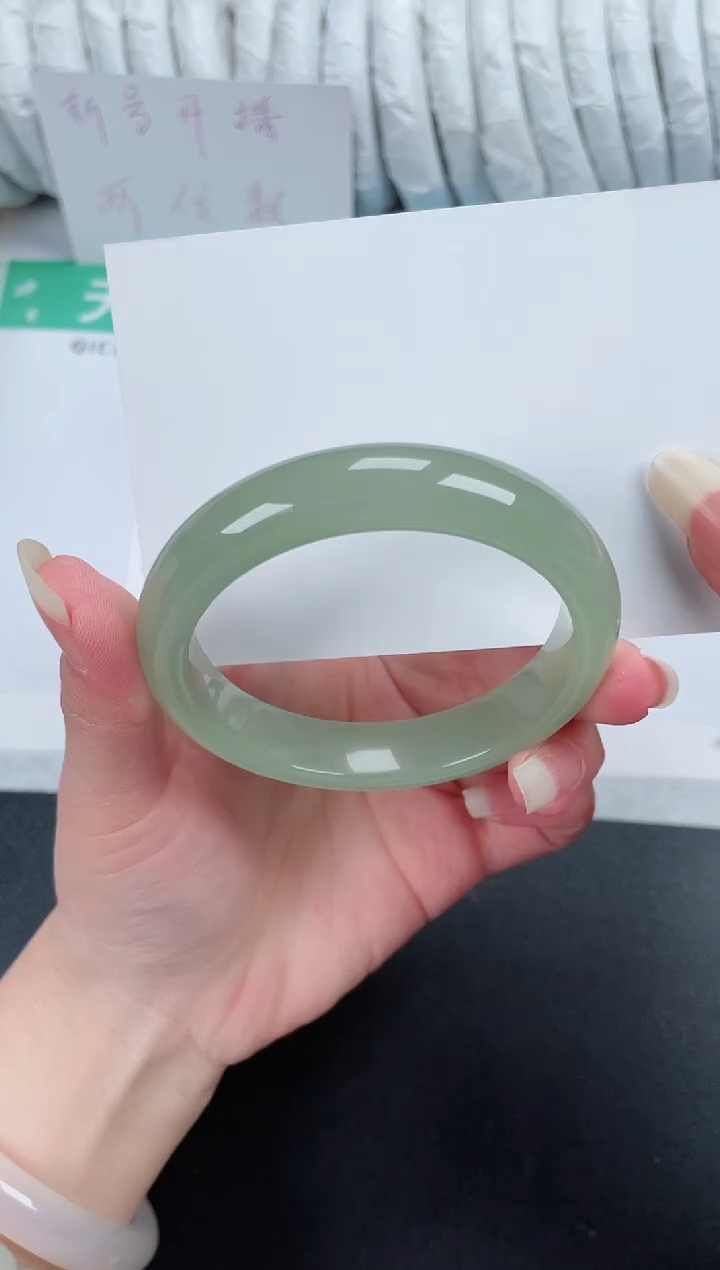 【闪购商品】石英质玉手镯未镶嵌299-56