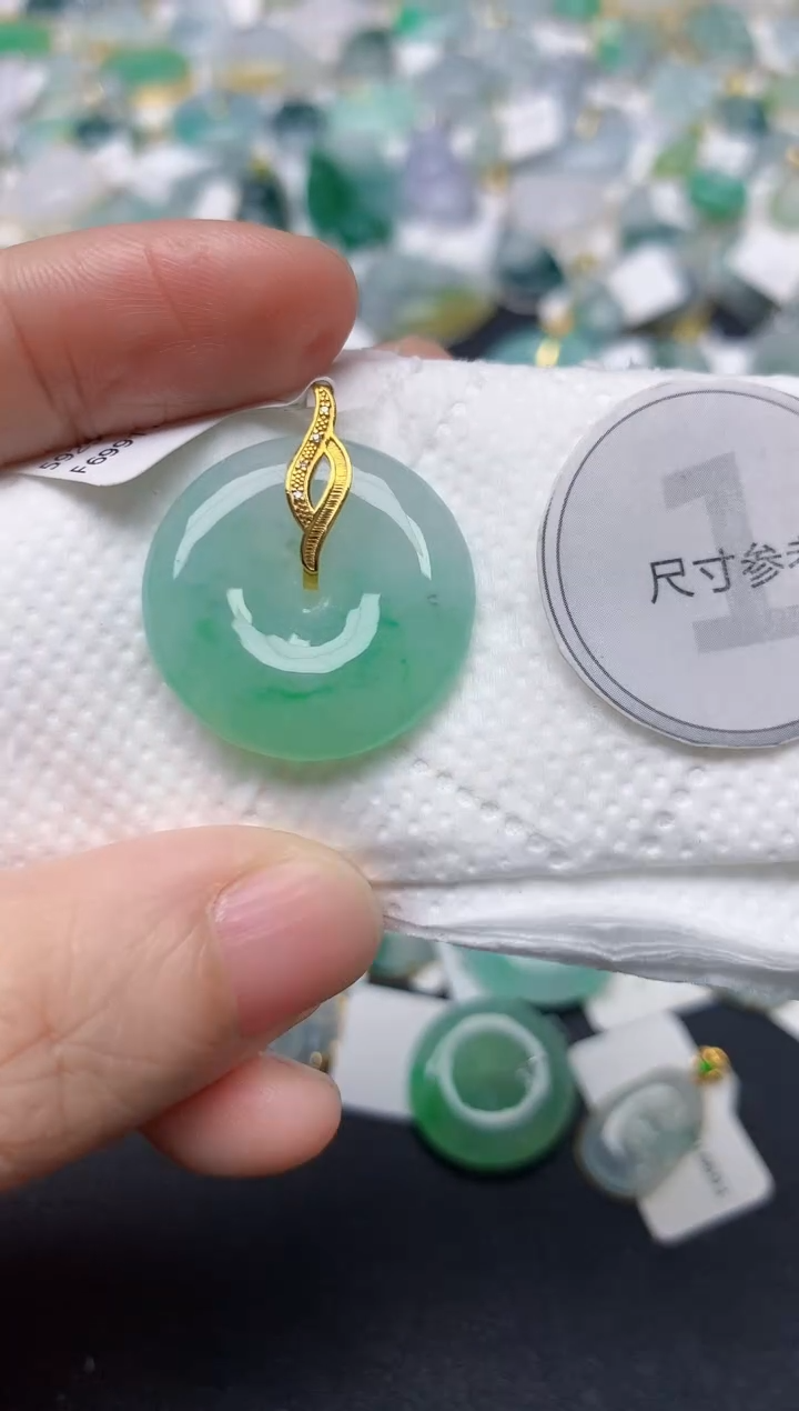 颈饰18K金镶嵌翡翠天然缅甸A货翡翠