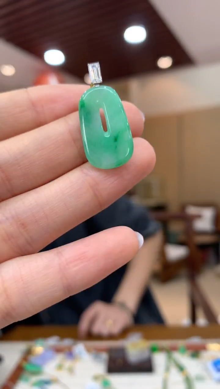 吊坠(不含链)18K金镶嵌翡翠扣子