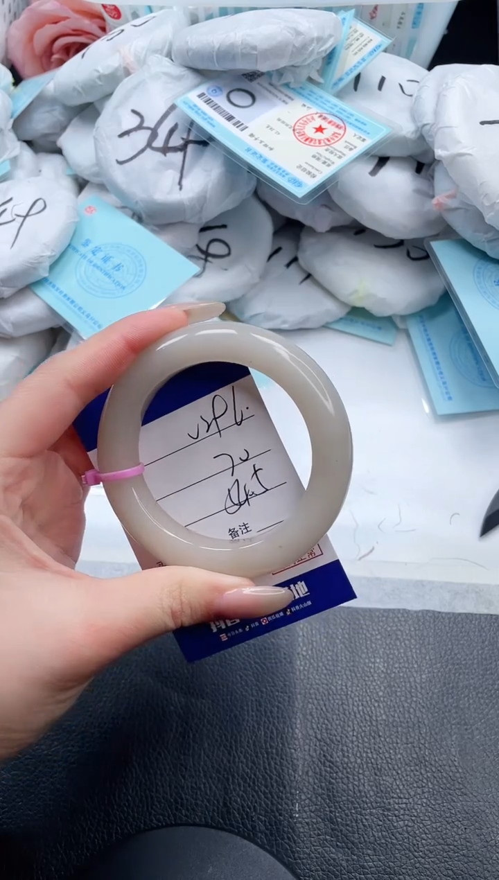 【闪购商品】石英质玉手镯未镶嵌7V296-53