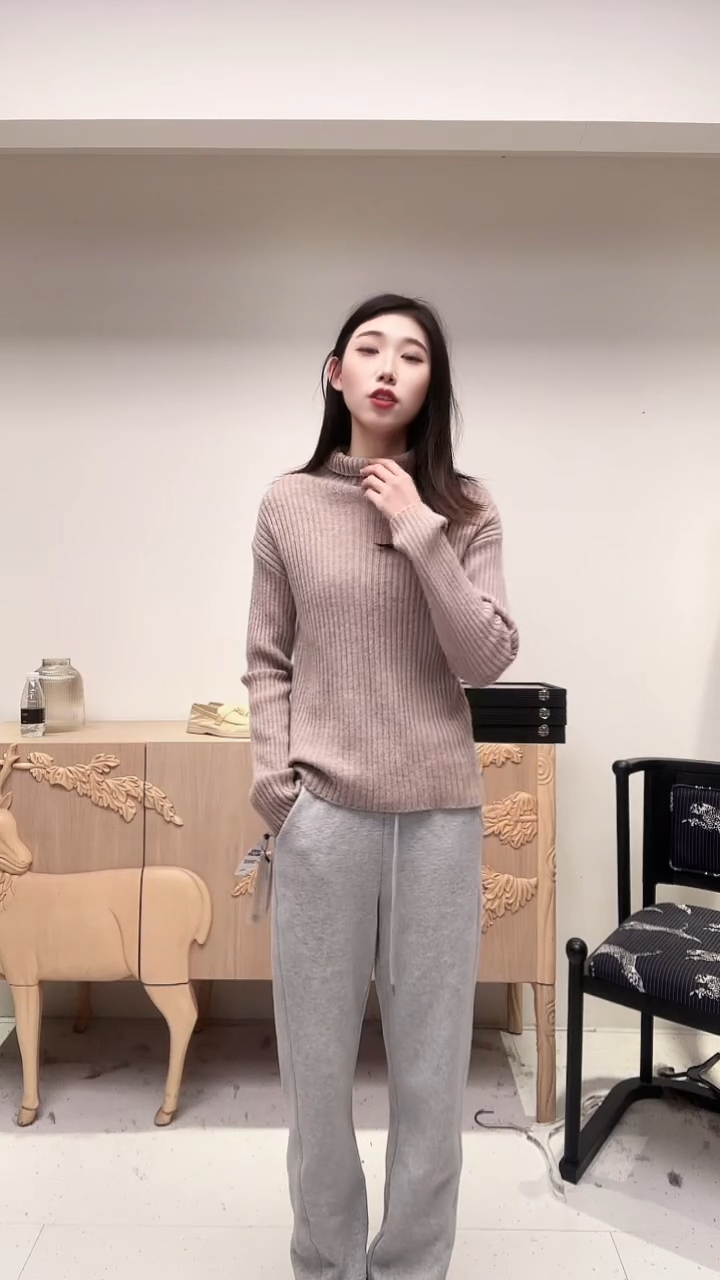 圆高领顺纹羊毛衫