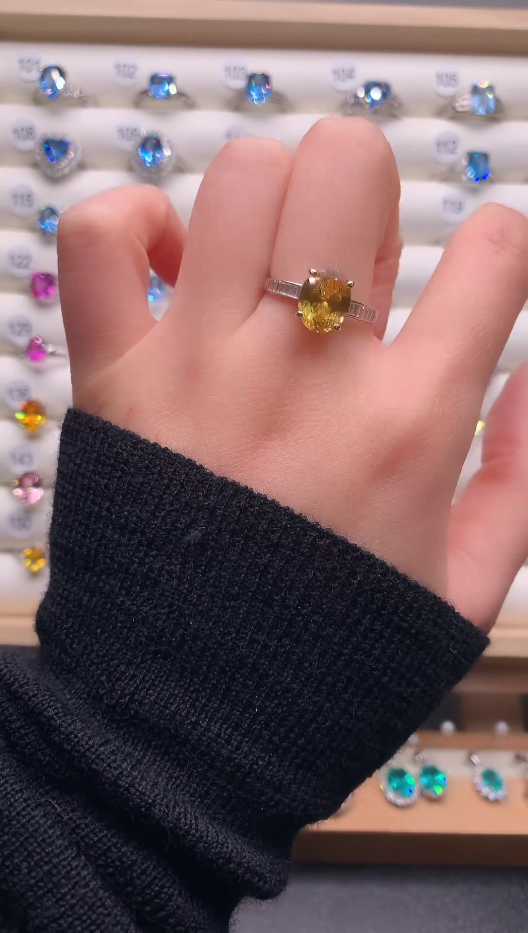 5蓝宝石（处理）黄宝石戒指