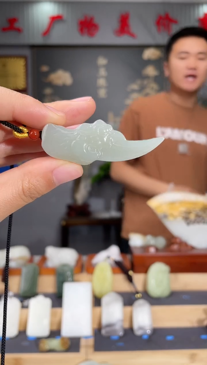 和田玉未镶嵌颈饰1