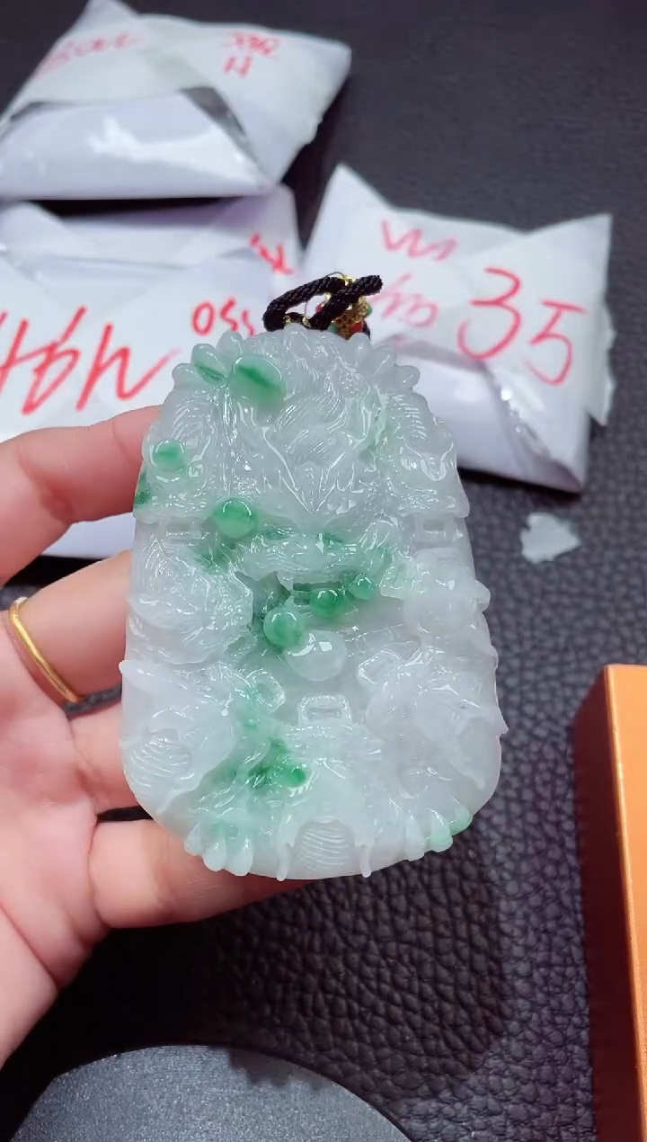 颈饰未镶嵌翡翠8489