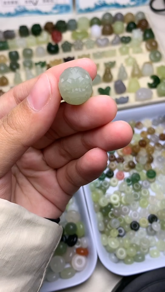 颈饰未镶嵌和田玉兽面守护