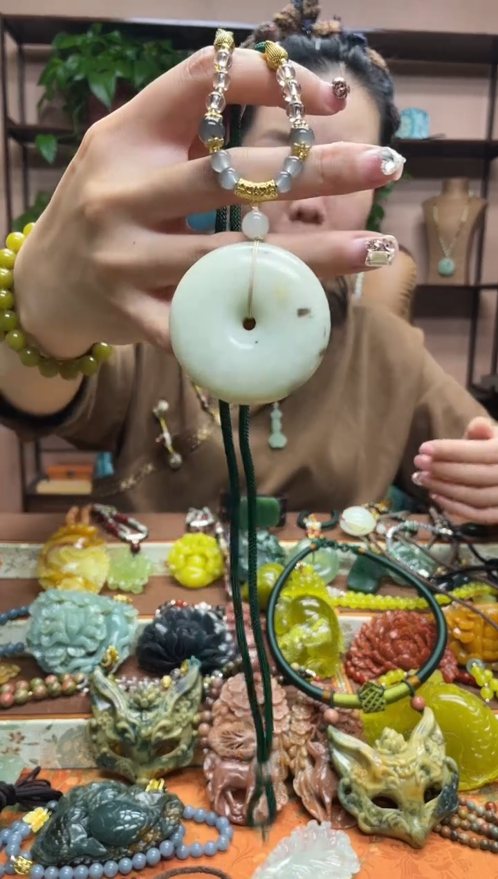 未镶嵌岫玉吊坠·