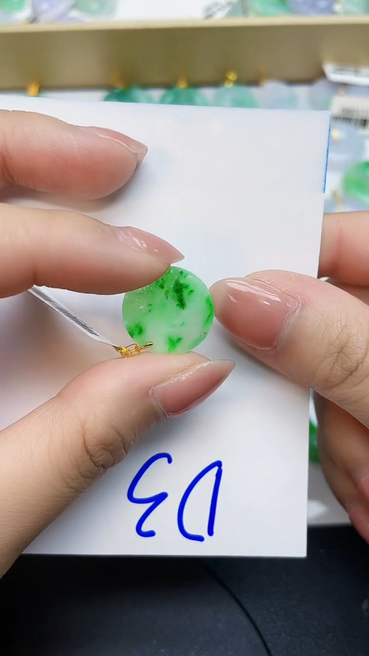 翡翠18K金镶嵌颈饰0000000000