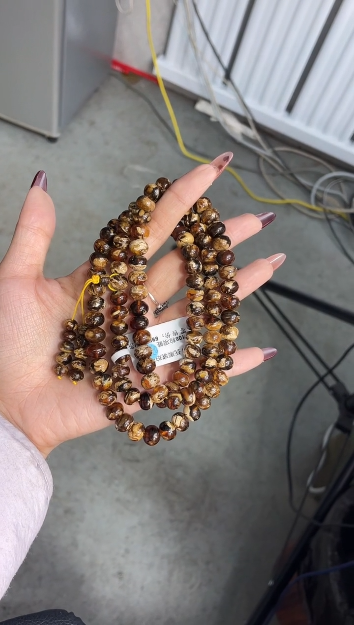 【闪购商品】琥珀裸石未镶嵌9+溶洞妖花108