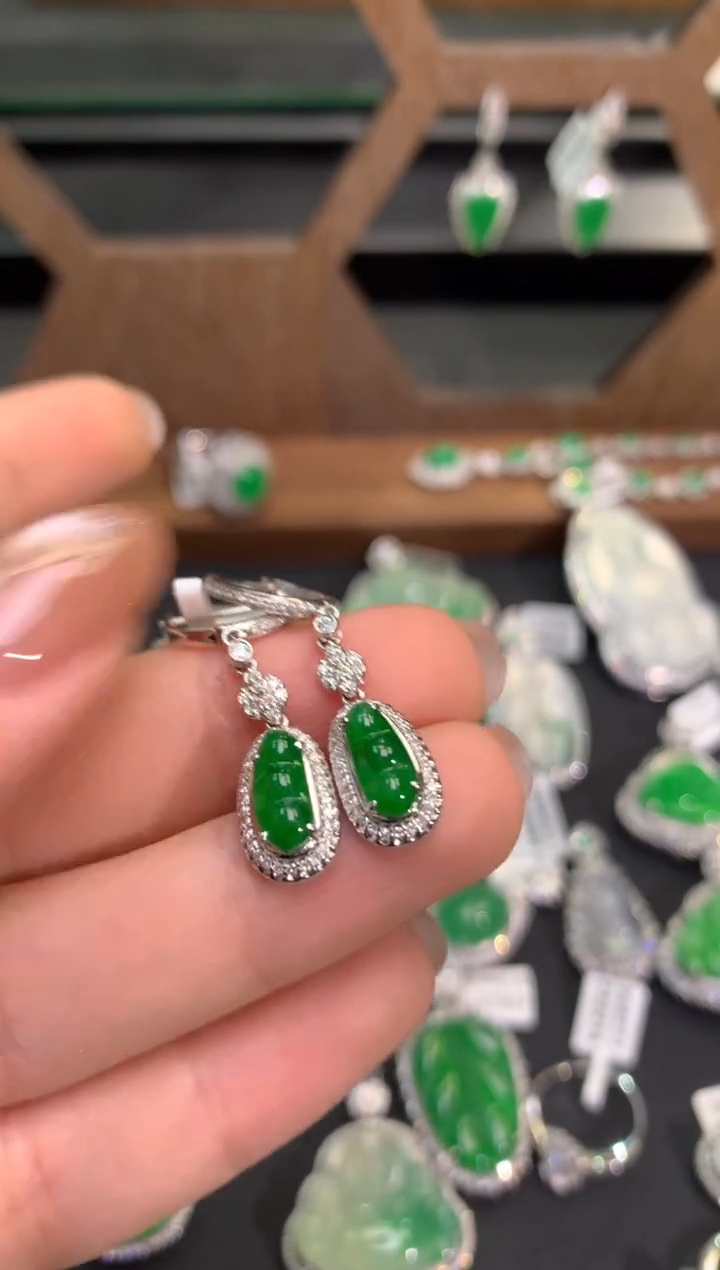 【闪购商品】翡翠吊坠(不含链)18K金镶嵌耳坠