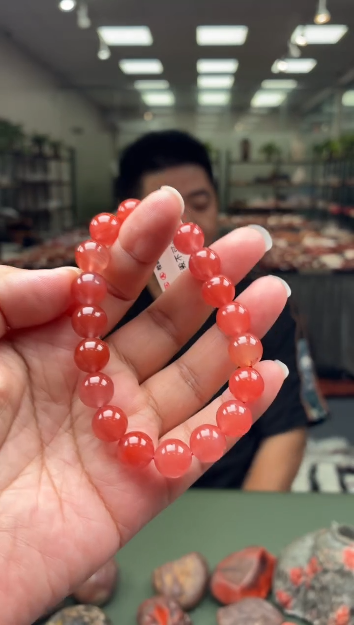 未镶嵌手串南红玛瑙单圈手串一条约10mm多样性发货
