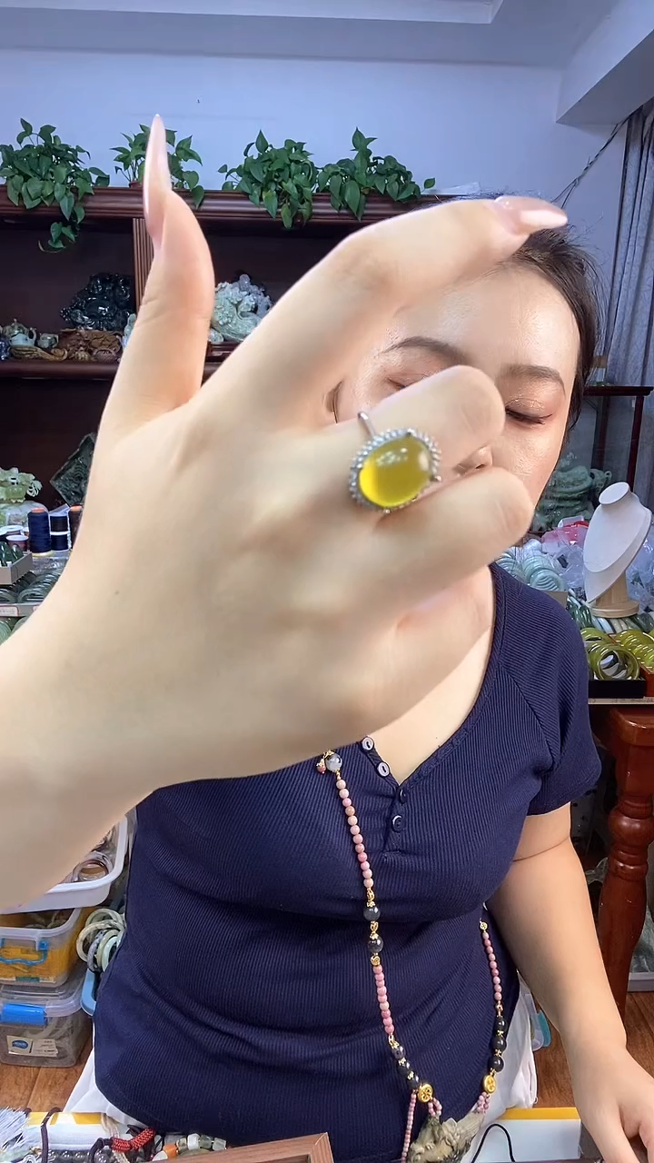 蛇纹石玉未镶嵌戒指随*多样性发货其中之一