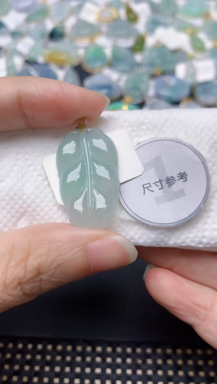 翡翠18K金镶嵌颈饰天然缅甸A货翡翠