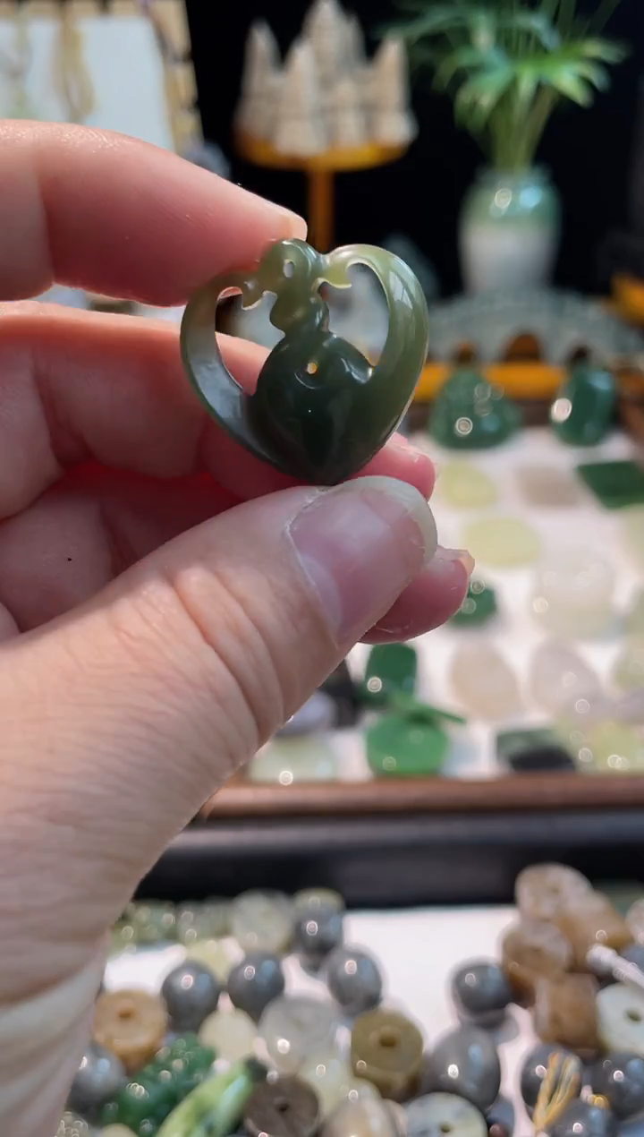 颈饰未镶嵌和田玉1