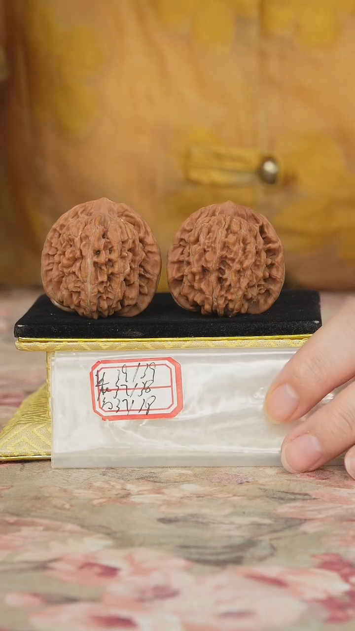 文玩核桃把件老一代楼