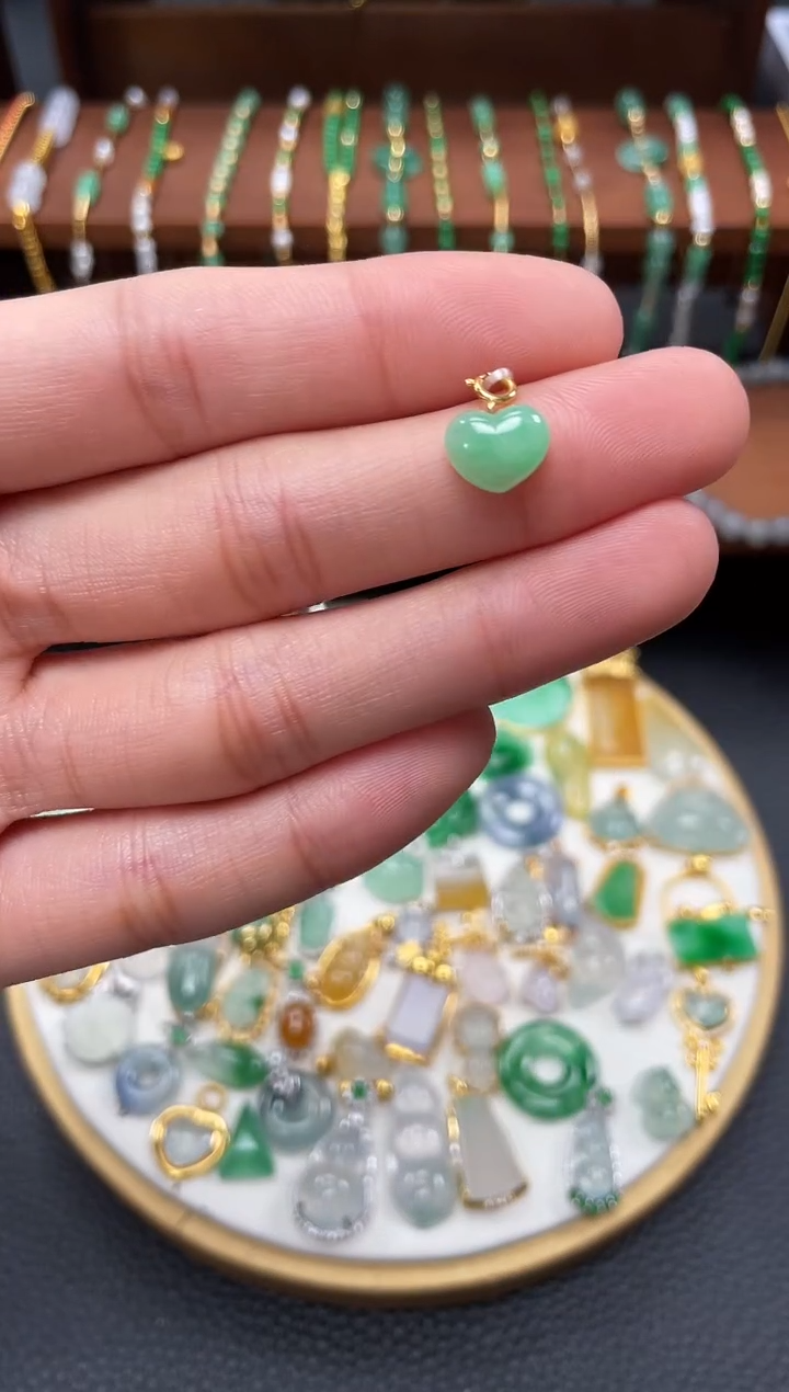 【闪购商品】翡翠吊坠(不含链)18K金镶嵌一个   JK439