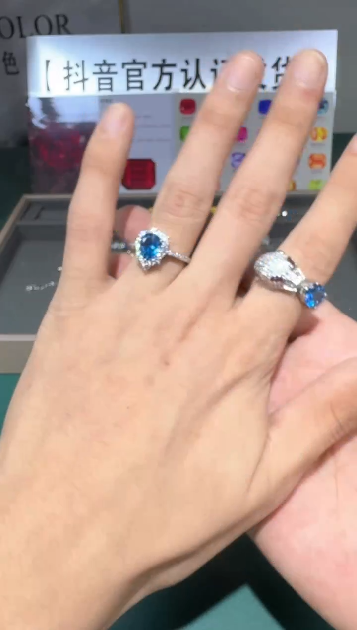 蓝宝石戒指18K金镶嵌水滴