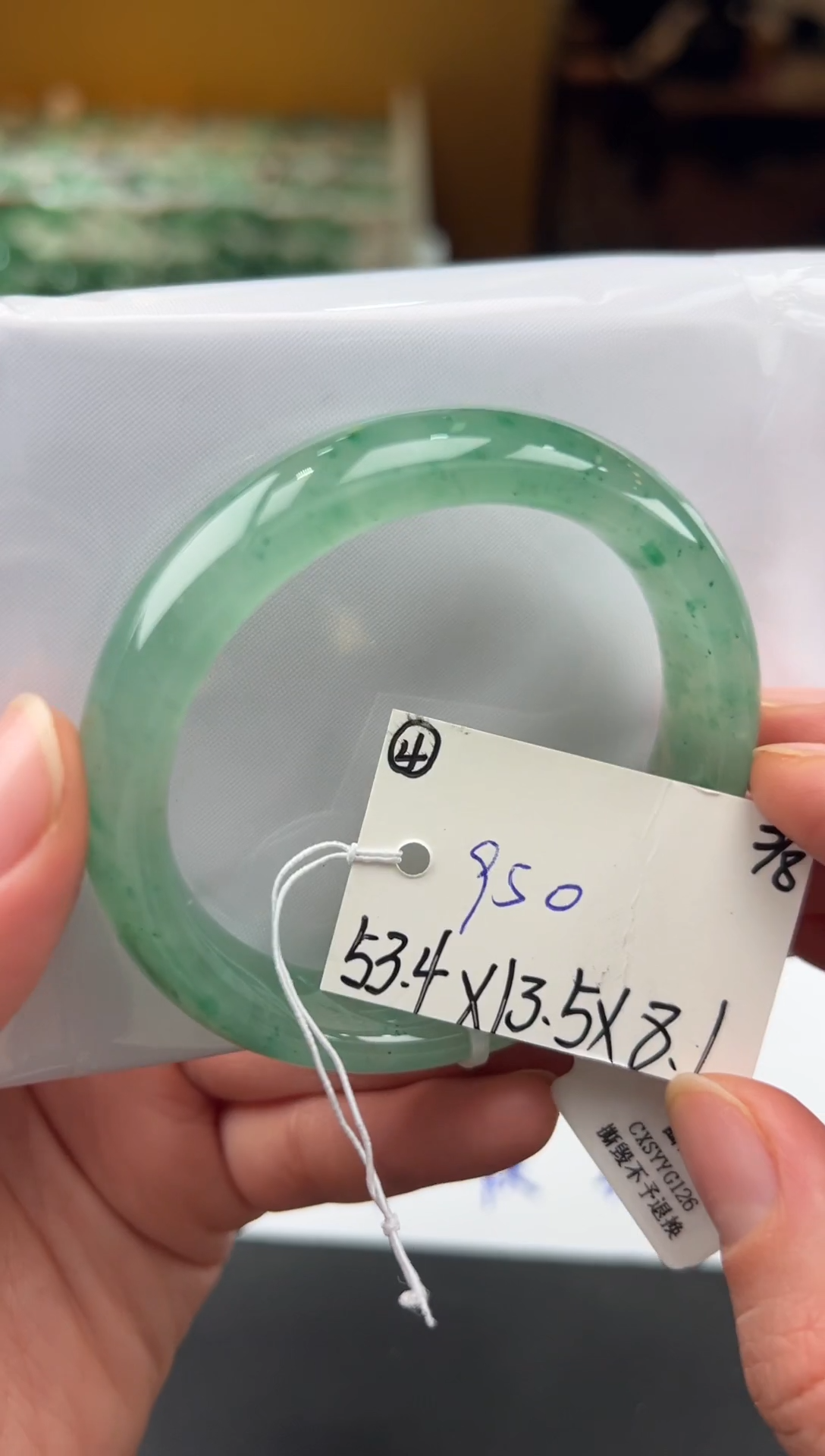 【闪购商品】石英质玉手镯未镶嵌非洲翠拍下联系小耳机看购买须知！