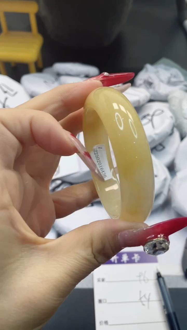 【闪购商品】石英质玉手镯未镶嵌96