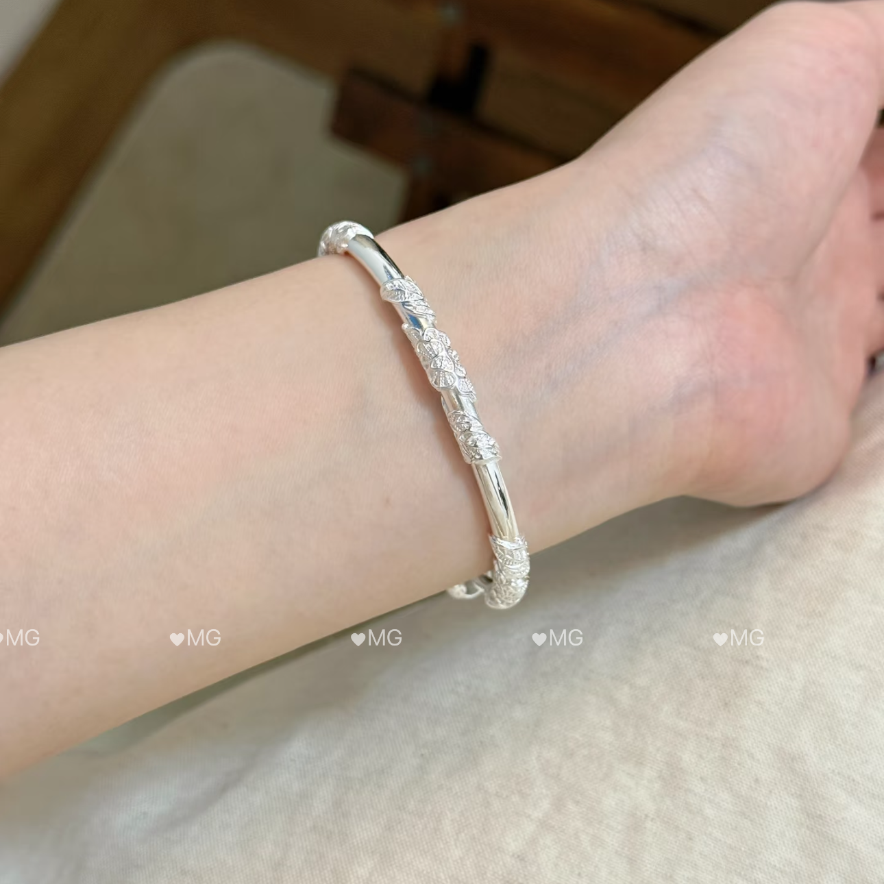 通体  999银款  H258实心20克 繁花似锦推拉手镯