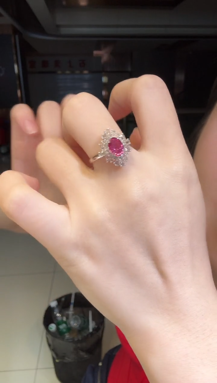 18K金镶嵌戒指红宝石1.22ct