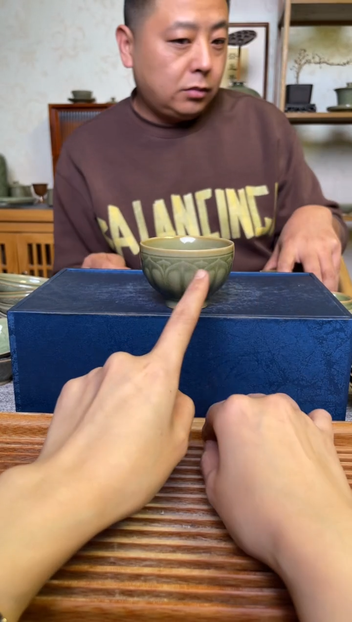 【闪购商品】其他耀州窑深色莲瓣主人杯