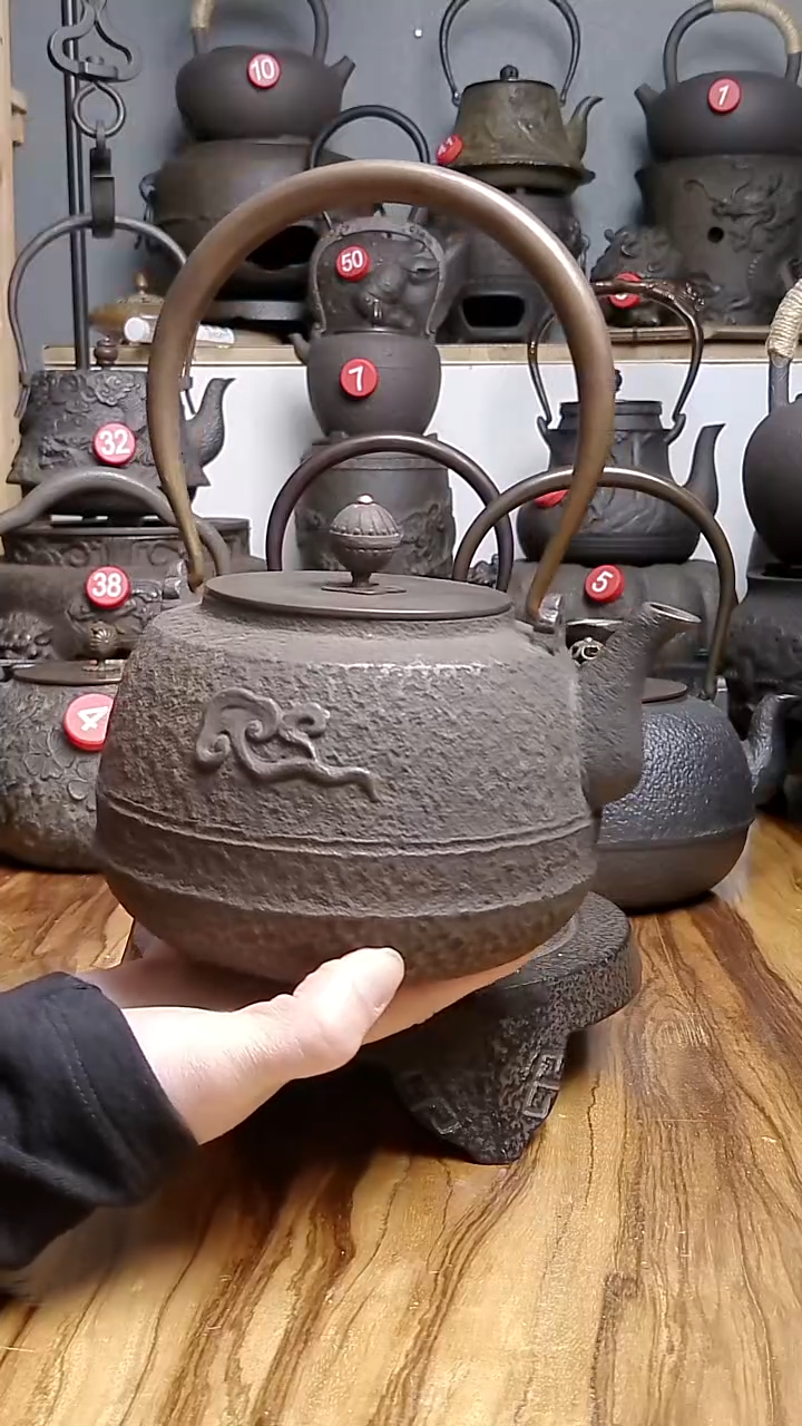 铸铁陈*正老铁壶事事如意