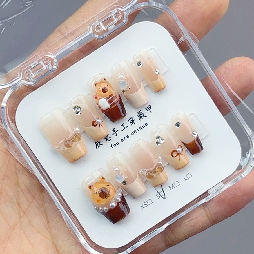 辰意/卡皮巴拉可爱甜美少女心纯手工秋冬学生美甲穿戴甲贴10片