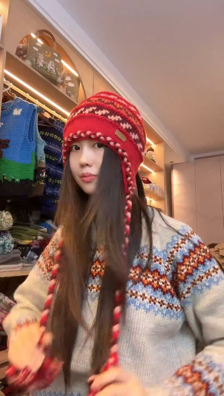 羊毛美利奴红色大辫子帽