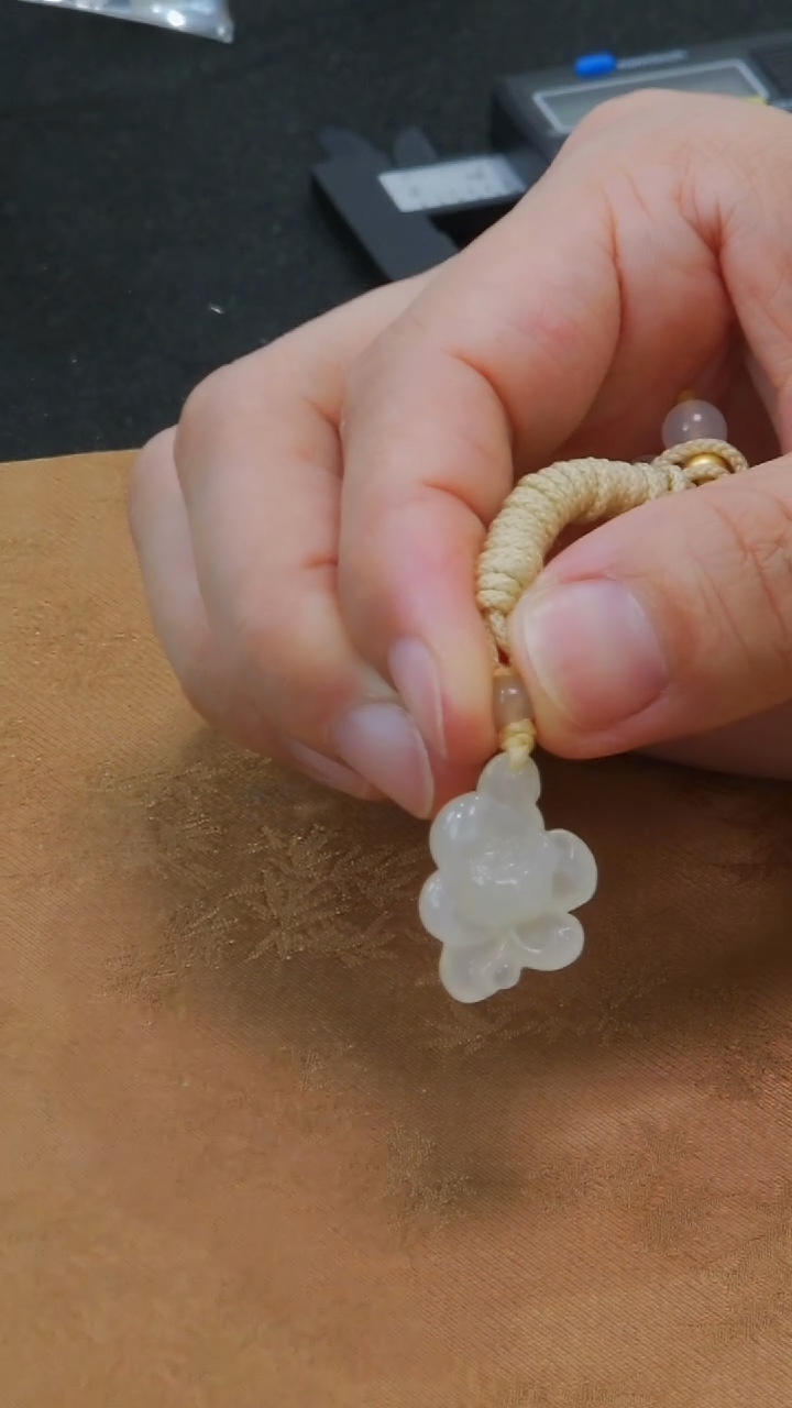 和田玉未镶嵌吊坠(不含链)和田玉莲花吊坠 