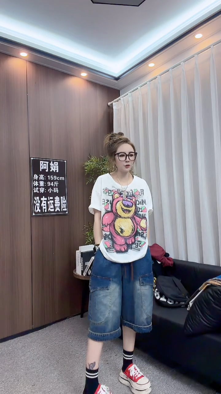白色草莓熊短袖。。