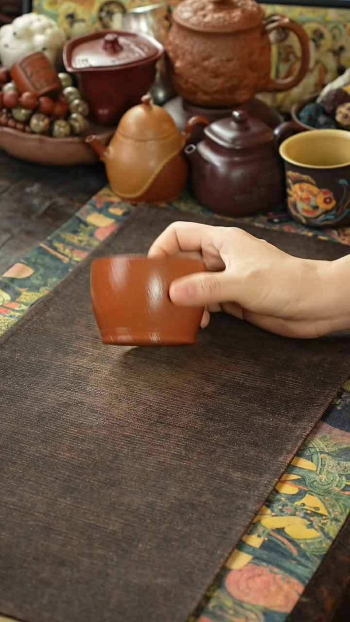 红降坡光素紫砂杯