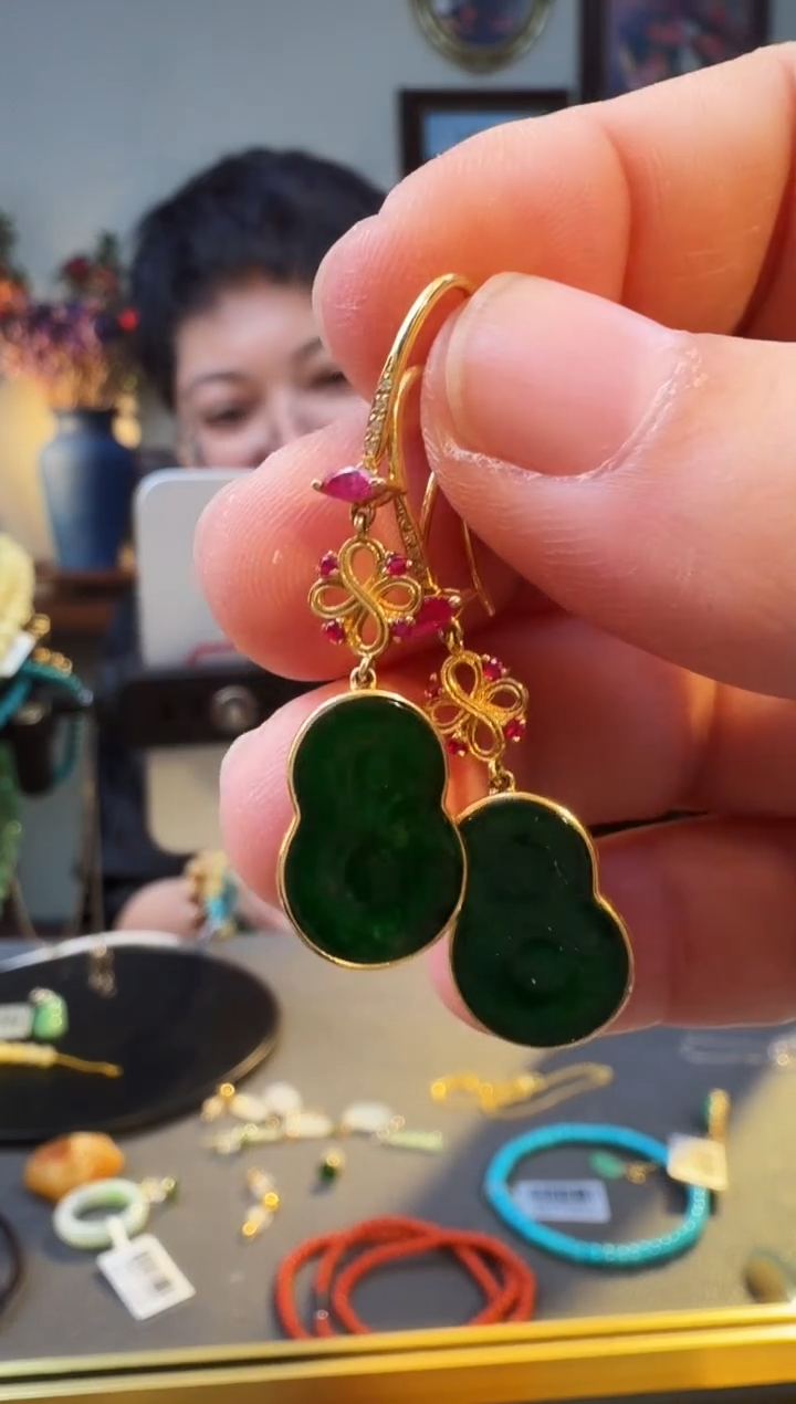 18K金镶嵌翡翠耳饰耳钩