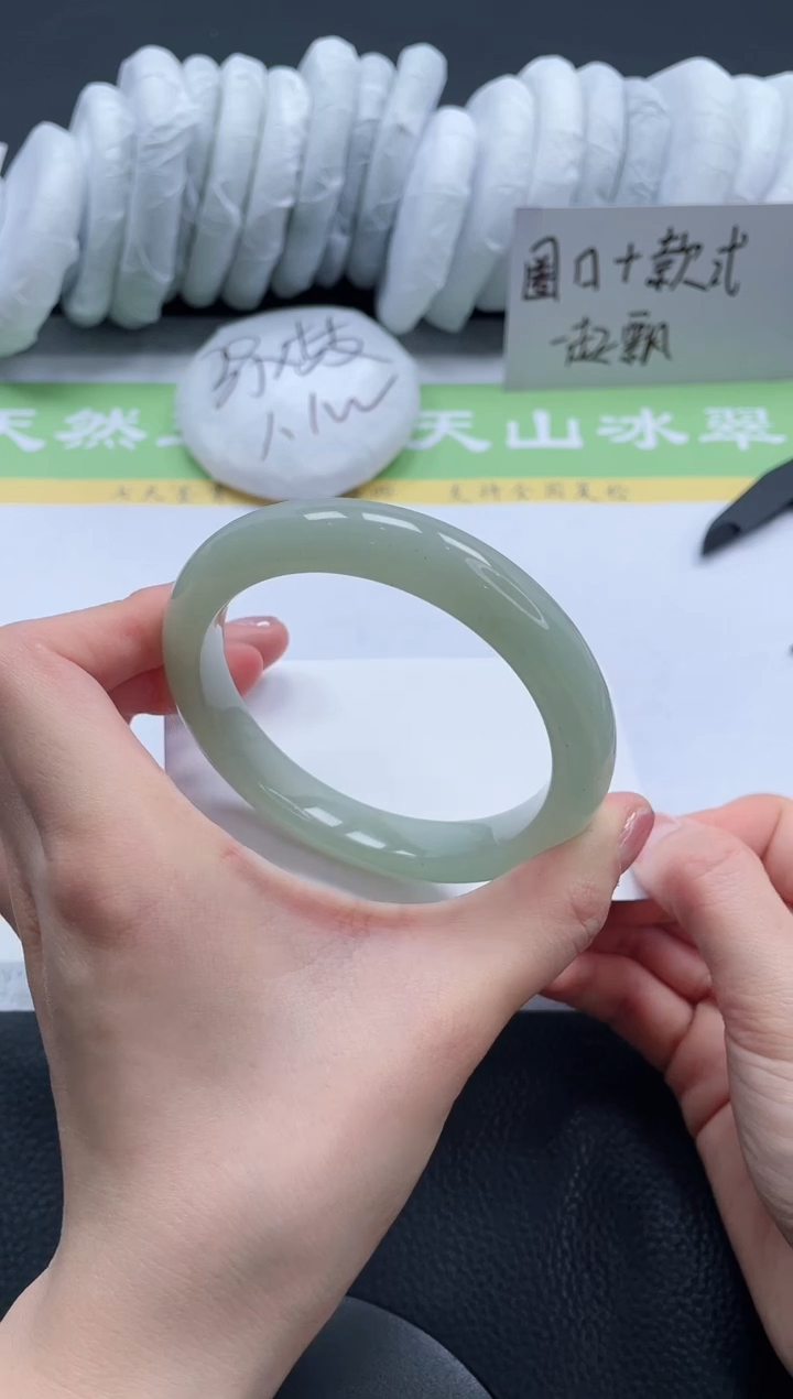 【闪购商品】石英质玉手镯未镶嵌A184-61+