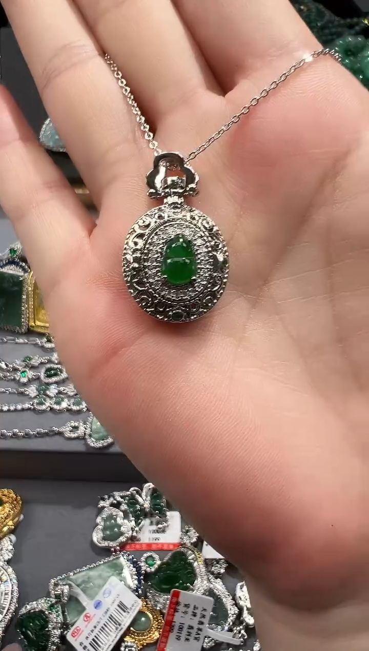 【闪购商品】翡翠吊坠(赠链)未镶嵌翡翠A货源头工厂带证书发