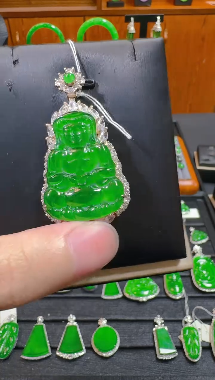 【闪购商品】翡翠吊坠(赠链)银S925镶嵌天然A货翡翠